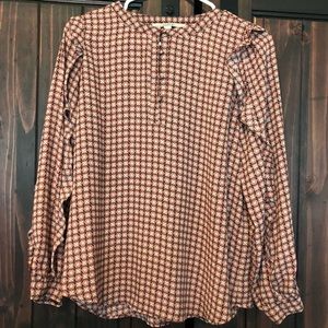 Perfect for fall! Lightweight long sleeve blouse